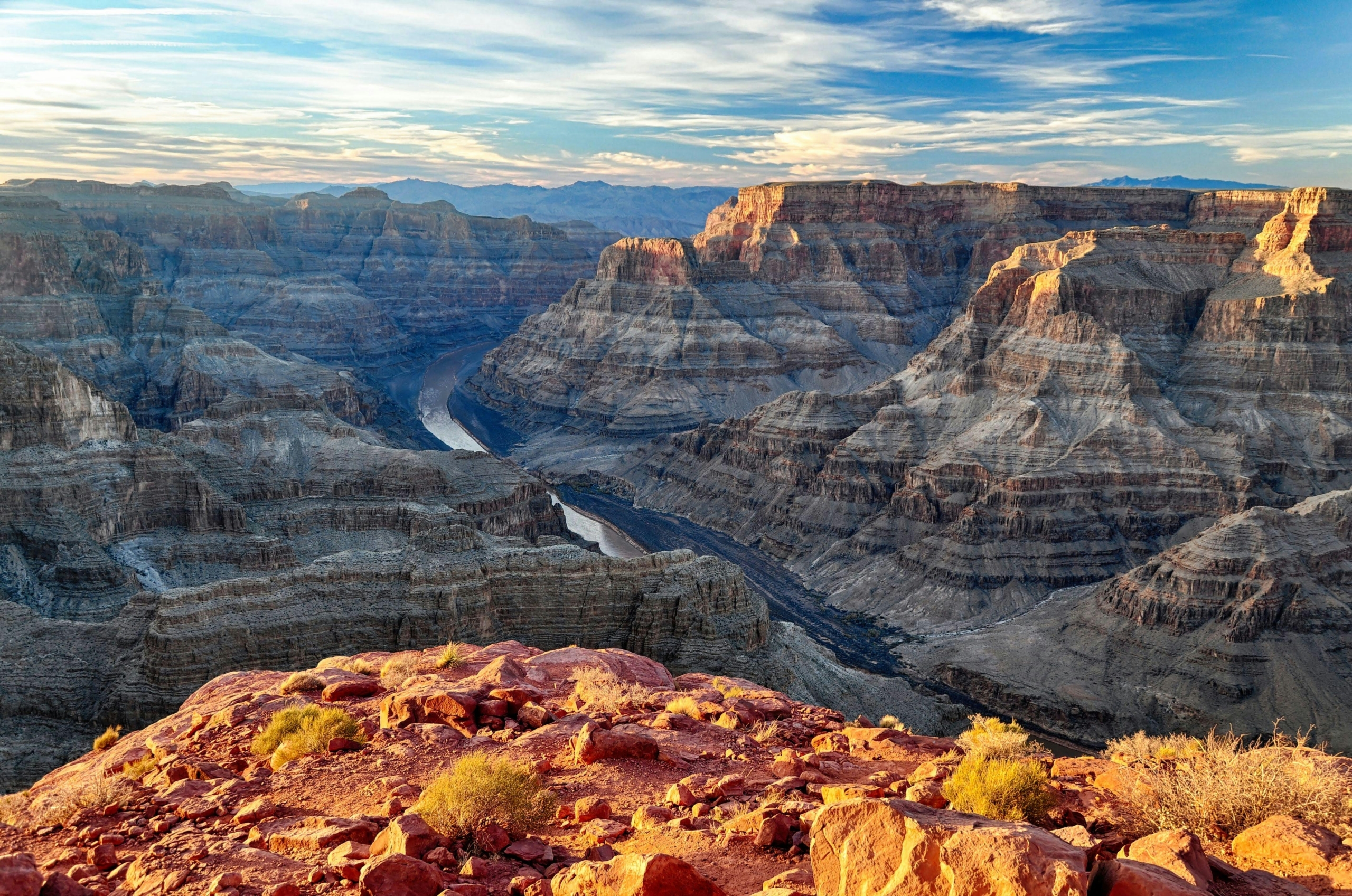  Alt tag: View of the Grand Canyon during a summer vacation